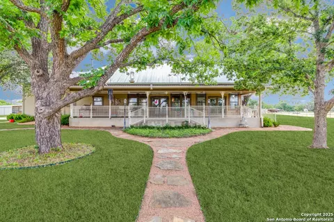 121 Bartel # A, Comfort, TX 78013