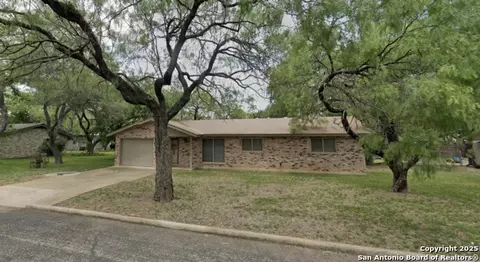 204 Skylark Dr, Fredericksburg, TX 78624