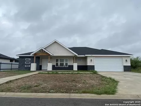 414 Pitaya Ln, Del Rio, TX 78840