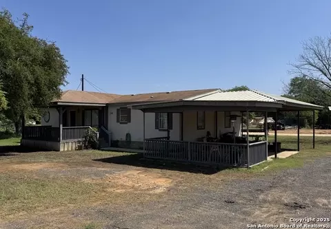 672 N Main St, Cotulla, TX 78014 photo 6