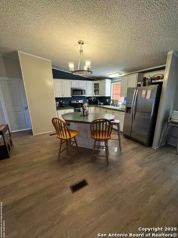 672 N Main St, Cotulla, TX 78014 photo 3