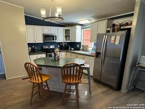 672 N Main St, Cotulla, TX 78014 photo 2