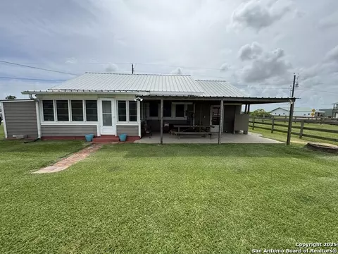 549 Marshall Johnson Ave S, Port Lavaca, TX 77979
