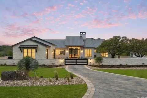 3672 Clubs Dr, Boerne, TX 78006