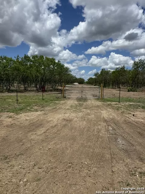 05 Windmill Ranchettes Cr 329, Jourdanton, TX 78026