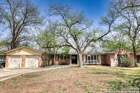 728 N Getty St, Uvalde, TX 78801