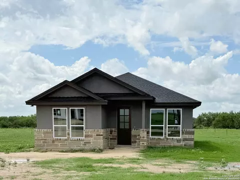 129 Camino Verde Ct, La Vernia, TX 78121