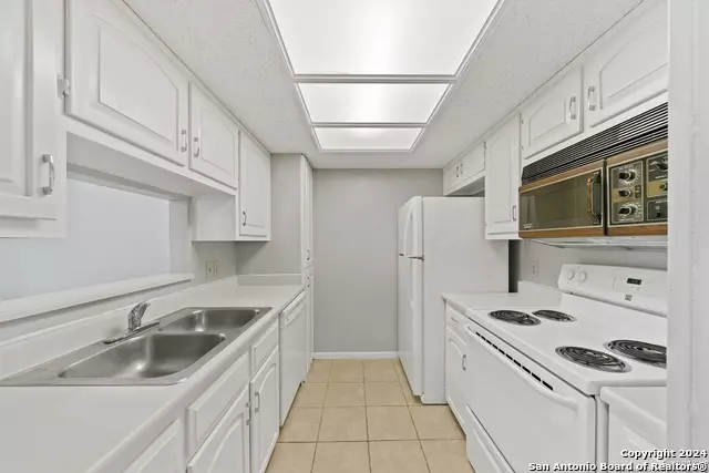 Kitchen - 11843 Braesview #2311, San Antonio, TX 78213 photo 1 of 3