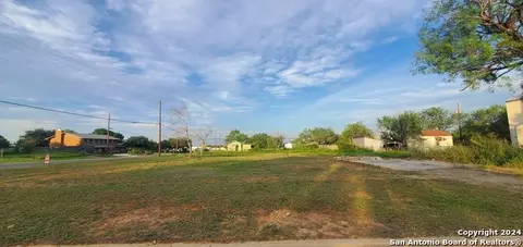 309 Leona, Cotulla, TX 78014