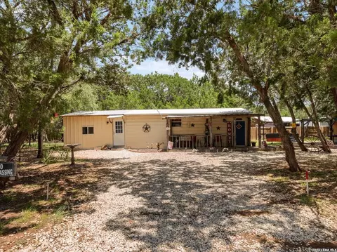 496 Cedarhill Dr, Bandera, TX 78003