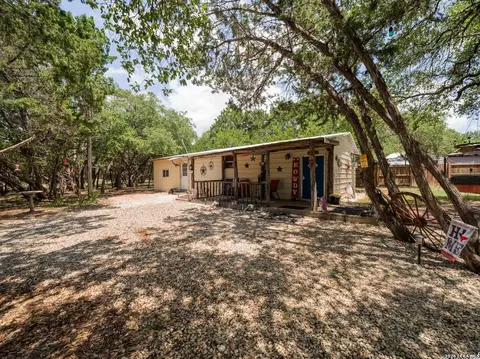 496 Cedarhill Dr, Bandera, TX 78003
