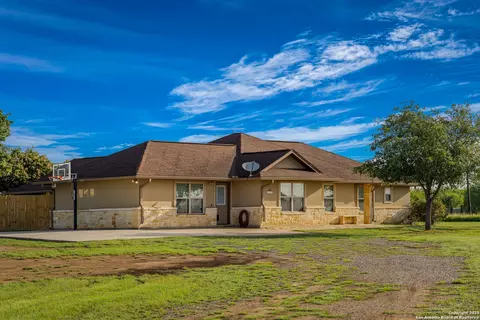 2387 Fm 537, Floresville, TX 78114
