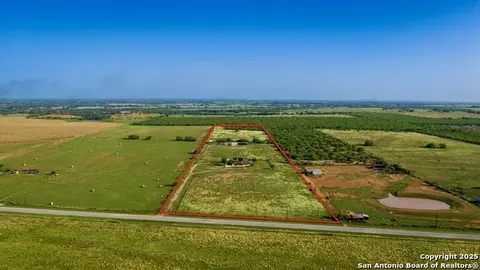 2387 Fm 537, Floresville, TX 78114