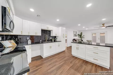 6326 Club Oaks, San Antonio, TX 78249