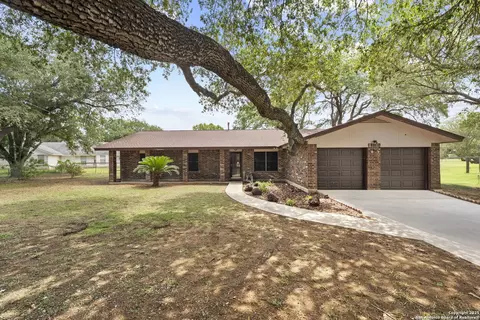 311 Indian Pink, Floresville, TX 78114