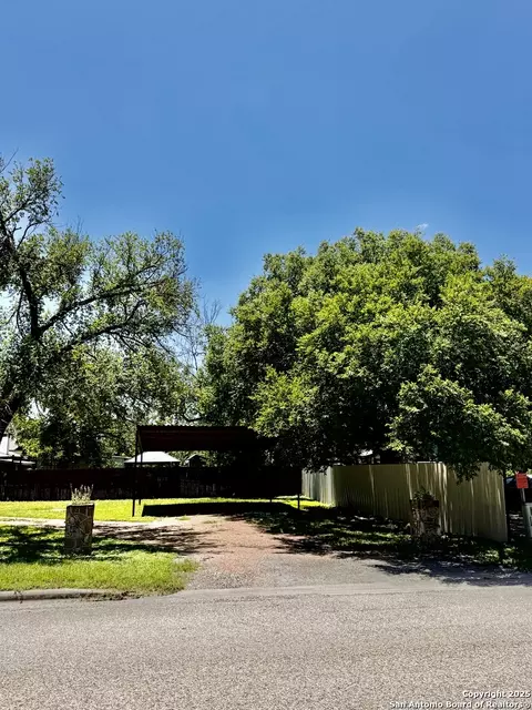 102 11th, Junction, TX 76849 photo 4