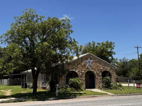 102 11th, Junction, TX 76849 photo 2