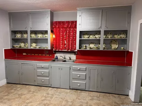 102 11th, Junction, TX 76849 photo 5