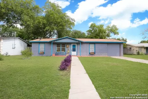 246 Flintstone Ln, Universal City, TX 78148