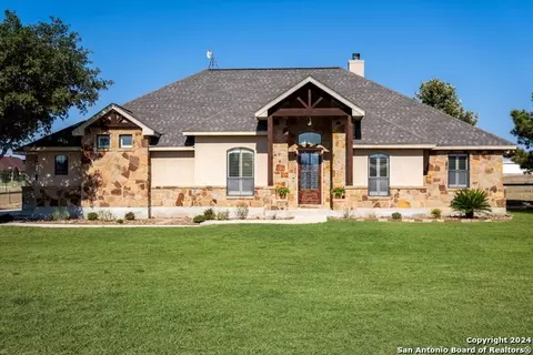 117 Abrego Run, Floresville, TX 78114