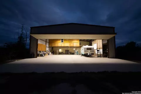 121 Pitts Ln, Marion, TX 78124