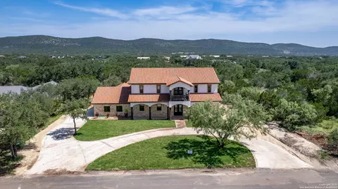 1747 Mountain Vly, Concan, TX 78838