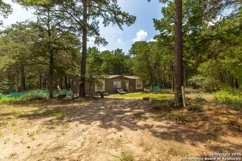 1053 Elm Crst, New Ulm, TX 78950