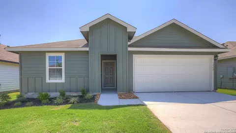 1042 Argonne Frst, Seguin, TX 78155