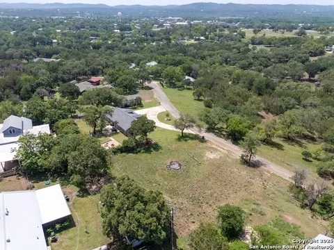 314 Cherokee Dr, Bandera, TX 78003
