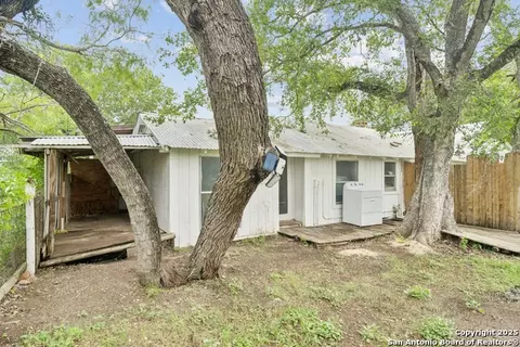 Exterior - 897 Zig Zag, Devine, TX 78016 photo 3 of 3
