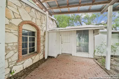 Exterior - 897 Zig Zag, Devine, TX 78016 photo 2 of 3