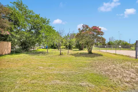 312 Toepperwein, Converse, TX 78109