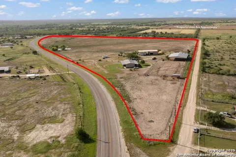 18434 Fm 471, Natalia, TX 78059