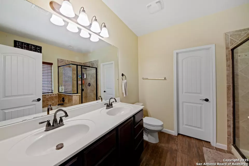 Bath - 1425 Jordan Xing, New Braunfels, TX 78130 photo 2 of 3