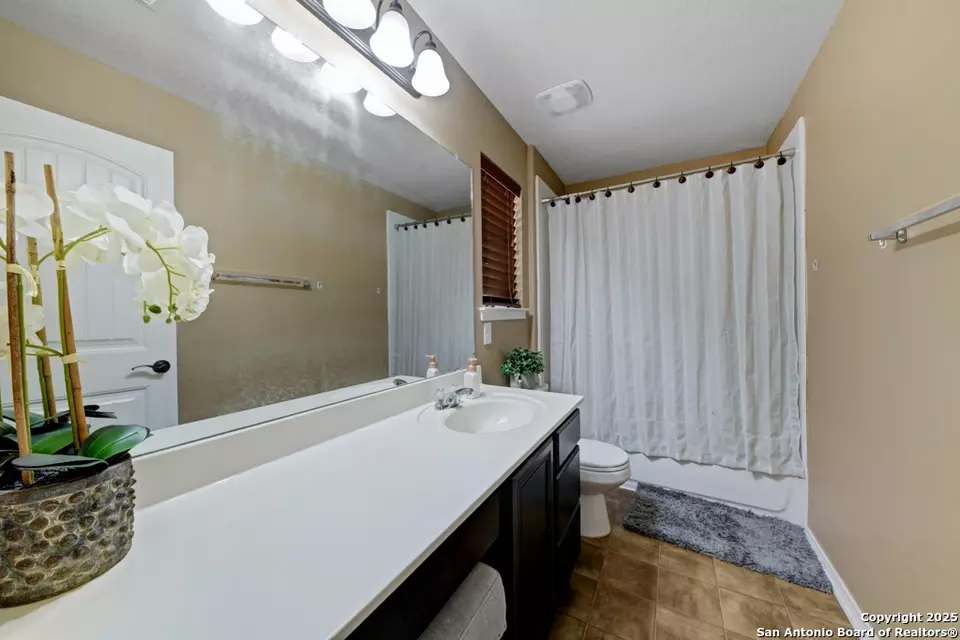 Bath - 1425 Jordan Xing, New Braunfels, TX 78130 photo 3 of 3