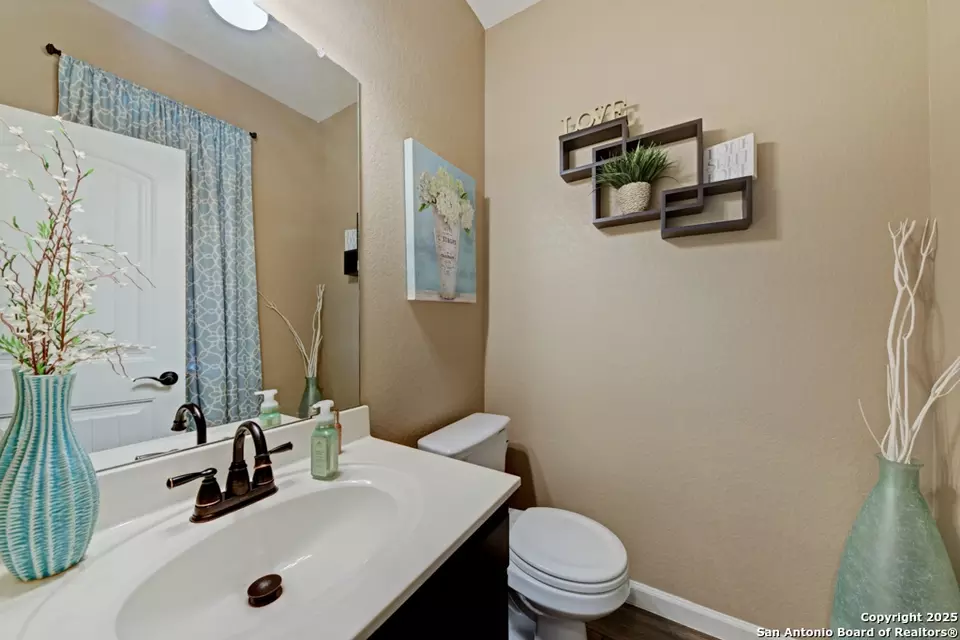 Bath - 1425 Jordan Xing, New Braunfels, TX 78130 photo 1 of 3