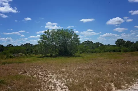 1641 Charco, Beeville, TX 78102 photo 4
