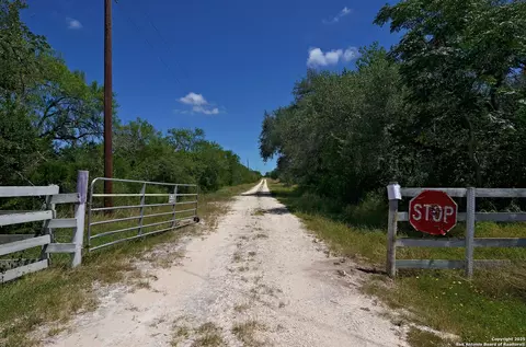 1641 Charco, Beeville, TX 78102 photo 3