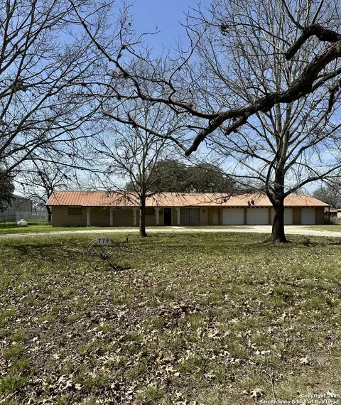 779 N Hwy 187, Utopia, TX 78884