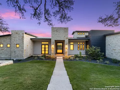 2018 Paradisepkwy, Canyon Lake, TX 78133