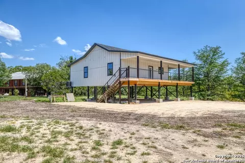 132 Sherman Ln, Leakey, TX 78873