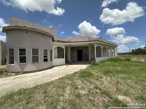 210 Cleo Ln, Poteet, TX 78065