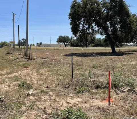 21272 S Fm 471, Natalia, TX 78059