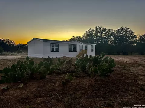 5161 County Road 302, Floresville, TX 78114