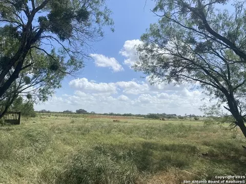 1662 Sand Br, Bigfoot, TX 78005