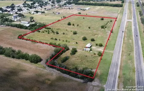 5985 Highway 90 W, Hondo, TX 78861