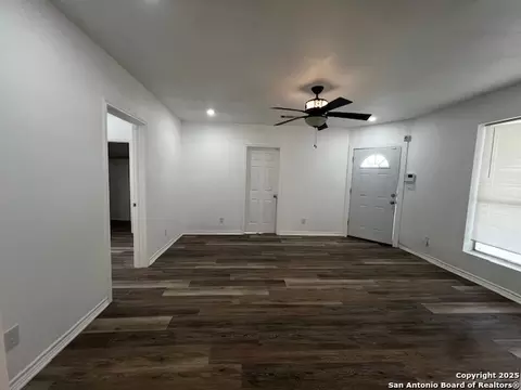 Living - 308 W Coker, Devine, TX 78016 photo 2 of 4