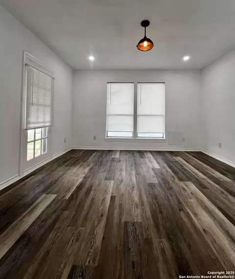 Living - 308 W Coker, Devine, TX 78016 photo 4 of 4
