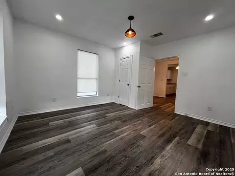 Living - 308 W Coker, Devine, TX 78016 photo 3 of 4