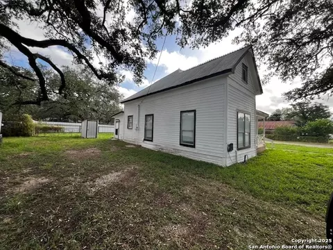 Other - 308 W Coker, Devine, TX 78016 photo 4 of 5